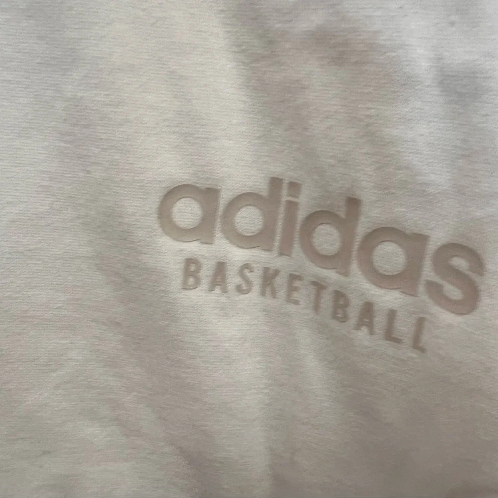 NWOT Adidas Basketball Oversized Long Sleeve Shirt with Mock Neck Size XL